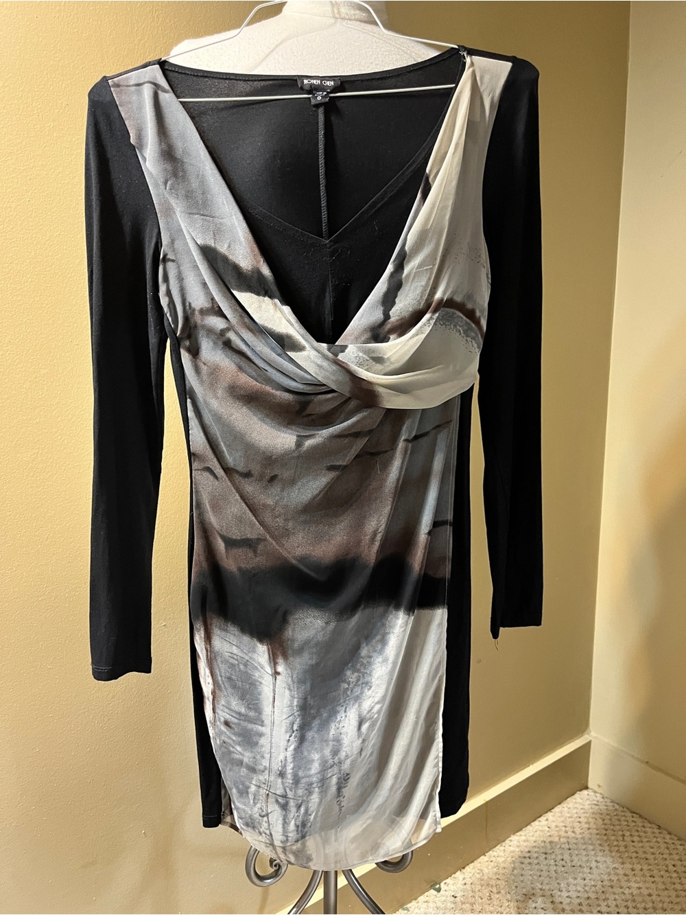 Ronen Chen Black Long-Sleeve Draped V-Neck Dress with Gray Print